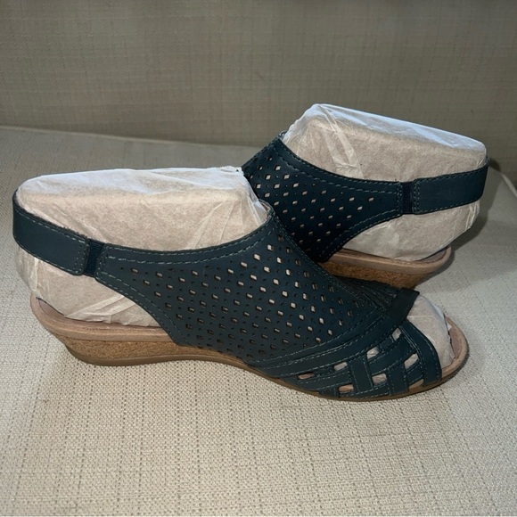 Earth Shoe Womens Size 8M Lake Blue Leather Pisa Galli Sandal Wedge Perforated - Picture 8 of 11